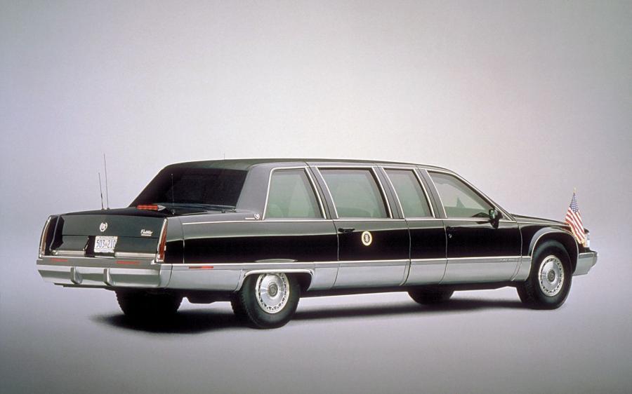  Cadillac Fleetwood Presidential Limousine 1993 года  (фото 2 из 2)